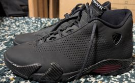Stylische Jordan 14 Retro Low Gr. 44,5 Black Ferrari