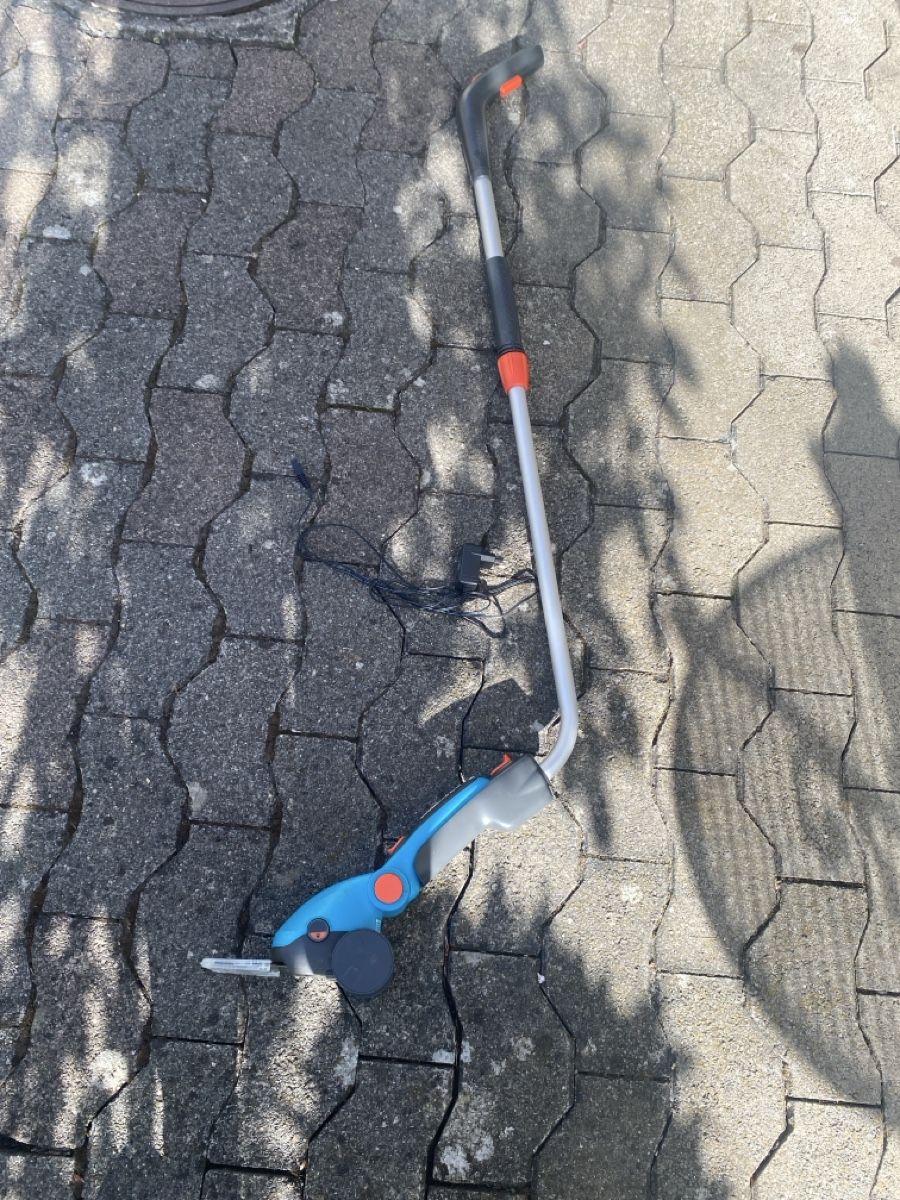 Gardena Tagliaerba: Gardena Akku Gras.-und Strauchschere – Usato da Mörschwil venduto da Marcel4201