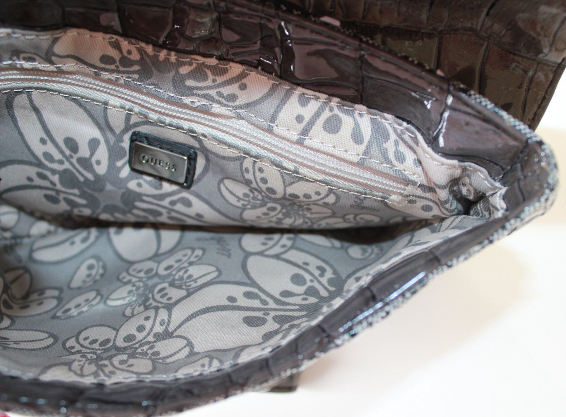 Guess Taschen für Damen: Sac à main / Pochette  Guess    NEU! – Neu und originalverpackt aus Peseux von Gilloss 4