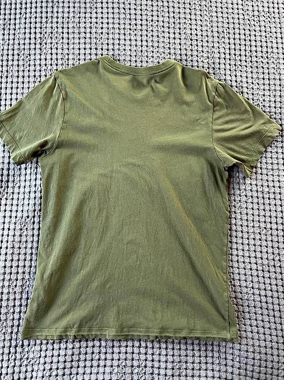 Nike T-shirt: T-shirt Nike vert logo brodé taille S – Usato da Genthod venduto da mar_g8vn 1