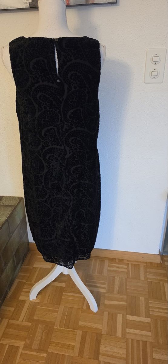 Nile Vestiti: Nile schwarzes Samtkleid mit Paisley Muster, Grösse M – Usato da St. Gallen venduto da mania03 2