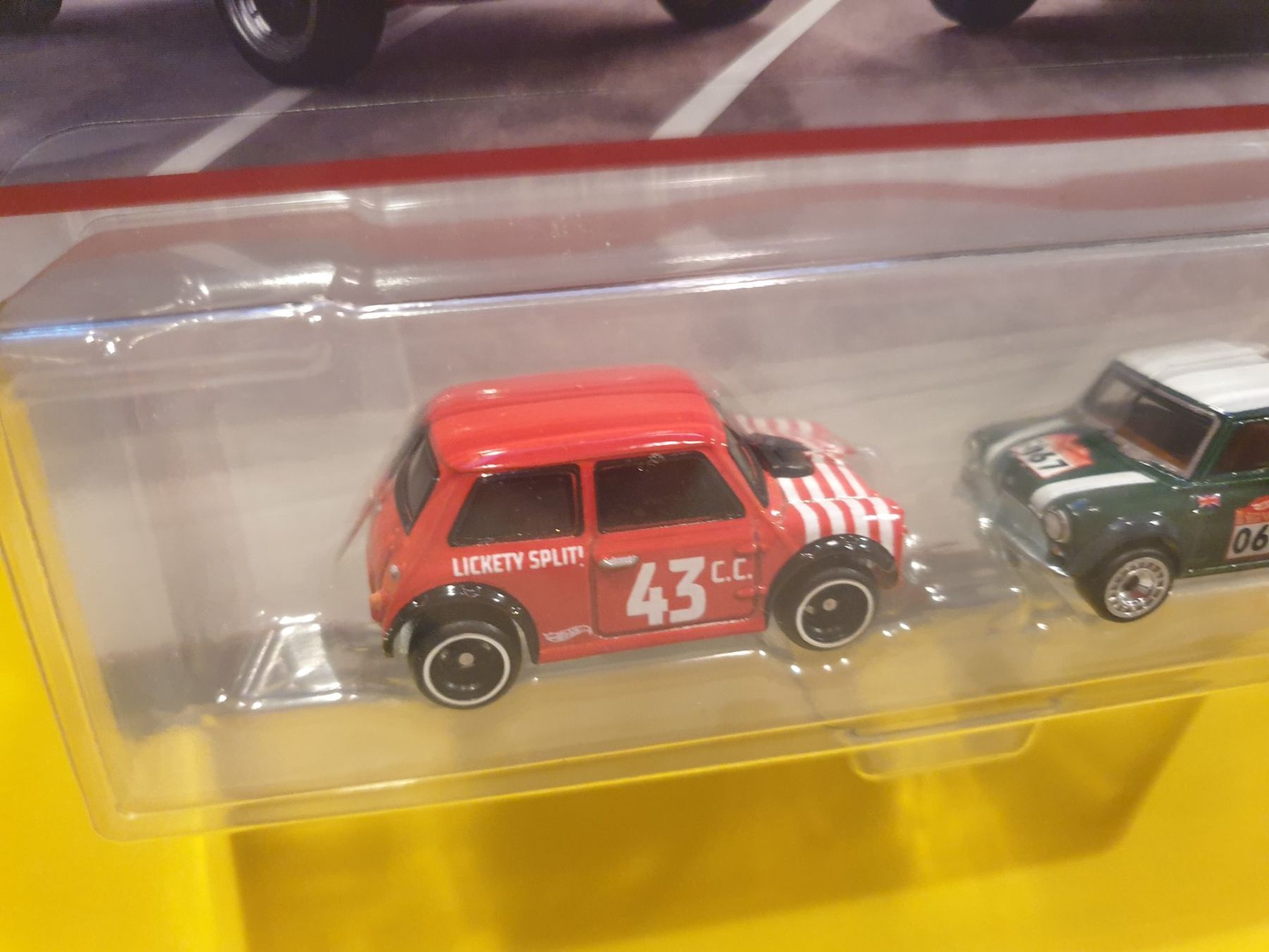 Hot Wheels Modellini d'auto: Hot Wheels 2er Pack MORRIS MINI / '67 AUSTIN MINI PICKUP – Nuovo e nell'imballaggio originale da Oftringen venduto da Rotor 5