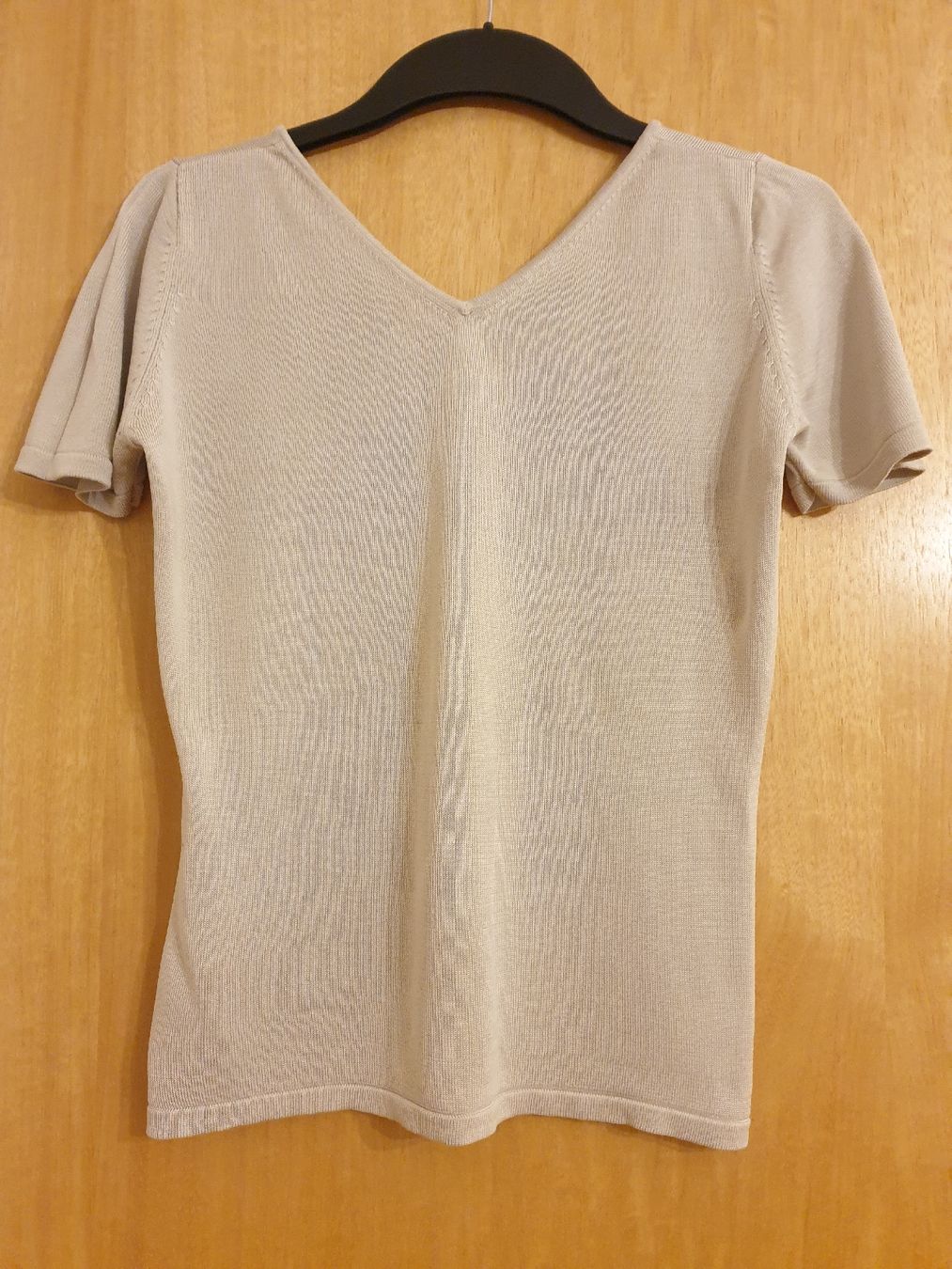 Top: Pull manche courte, S/36, soie, écru/gris très clair – Usato da Neuchâtel venduto da Verenas12 1