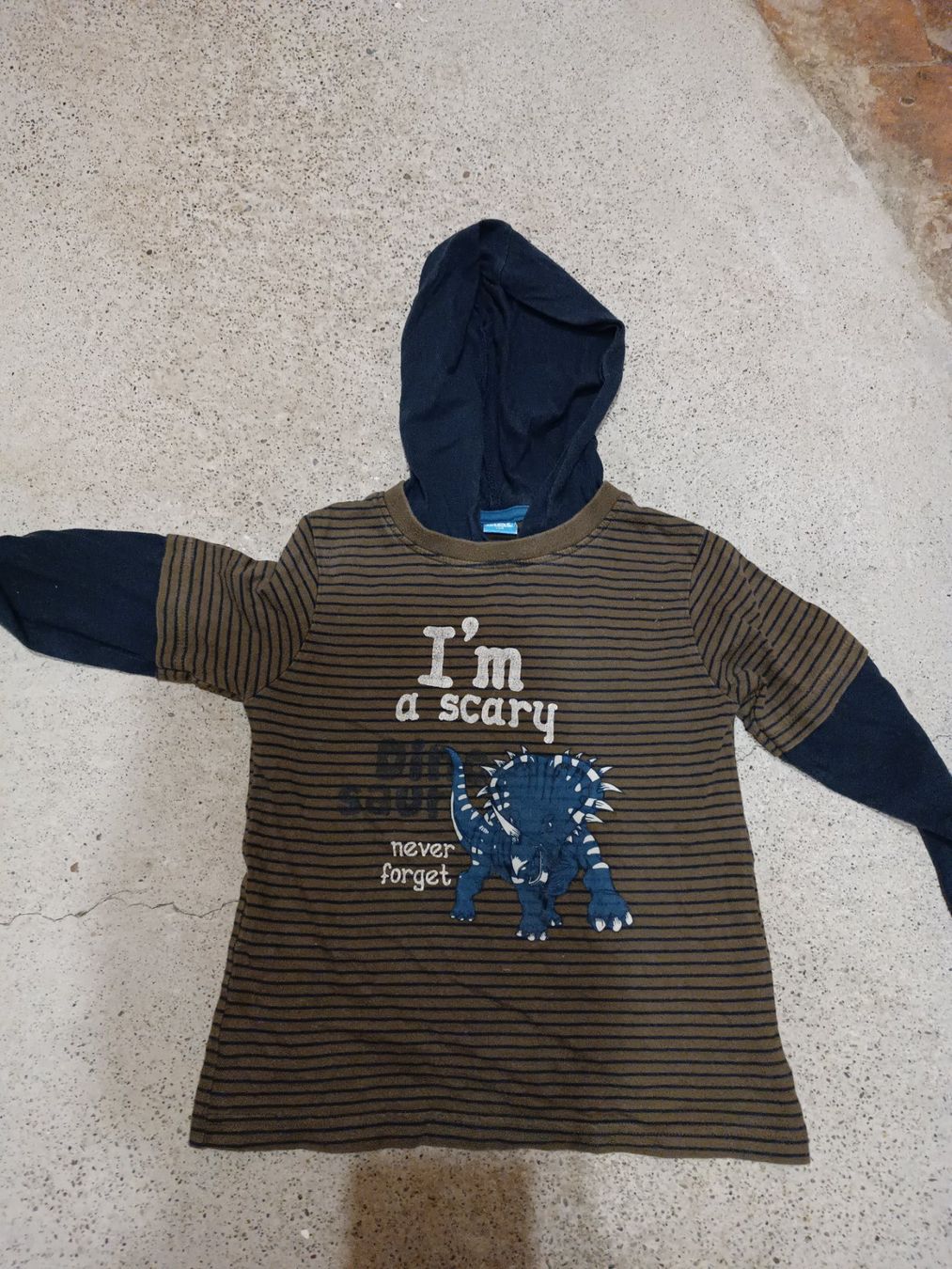 Lotti & Set di vestiti: 10-teiliges Kleiderpaket "BOY" – Usato da Basel venduto da mon_7m8h 4