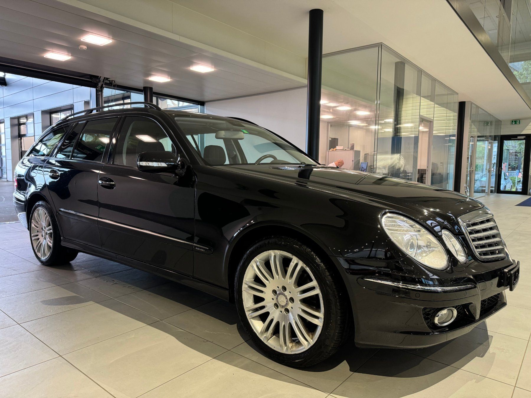 Mercedes-Benz Autos: Mercedes-Benz E 350 Elégance 4Matic – Gebraucht aus St. Gallen von  7