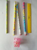 4 Bleistifte (davon 2 flexibel), Lineal und Spitzer / NEU