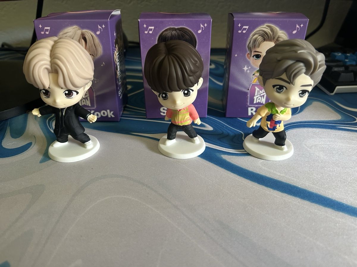Mc Donald's Statuette: Tiny Tan BTS Figuren Set RM SUGA Jung Kook neu – Nuovo e nell'imballaggio originale da Uster venduto da Melina56