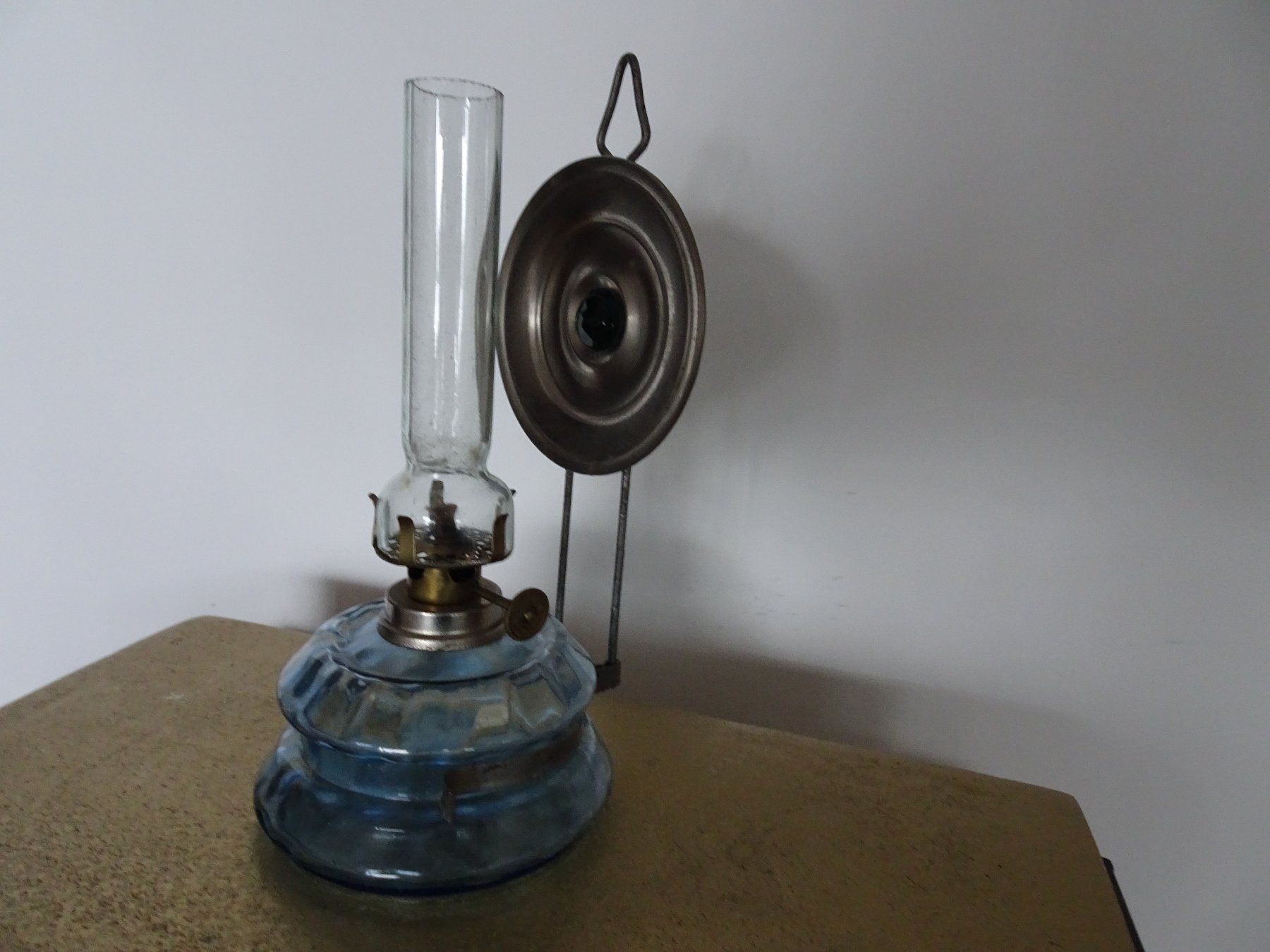 Lampade: Antike blaue Petroleumlampe mit Reflektor, Wandlampe – Usato da Vitznau venduto da Mina60 3