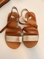 Sommerliche Sandalen mit Silberapplikation, Gr. 33