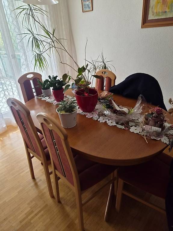 Tavoli: Esstisch Rund mit 6 Stühlen – Usato da Balsthal venduto da familie_schaerer
