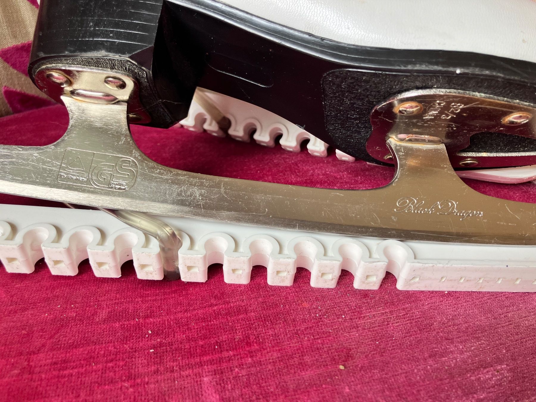 Pattini da ghiaccio: Schlittschuhe Leder weiss – Usato da Binningen venduto da F.M. 2