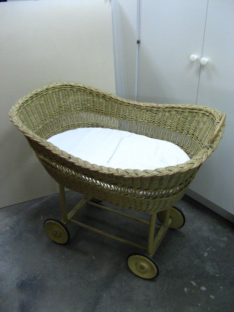 Kinderwagen: Antiker Rattan Kinderwagen – Gebraucht aus Chur von JennyAlexander 1