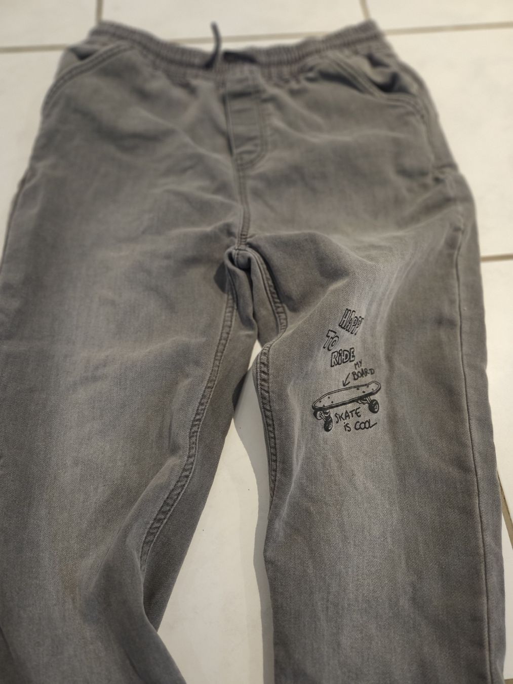 Jeans: Vertbaudet Jeans wie neu – Neuf (Voir description) à Pfaffnau par sim_6rqw 2
