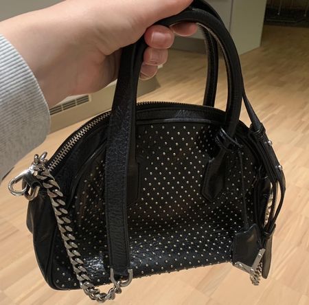 The Kooples Irina Bowling Bag, schwarz mit Nieten