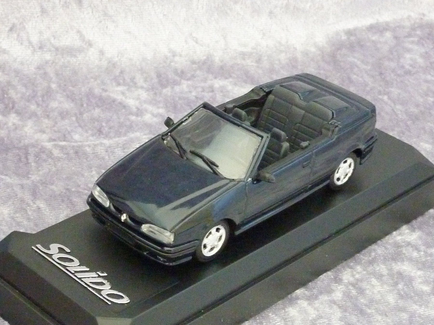 Solido Modellini d'auto: Renault 19 Cabriolet  1:43 – Nuovo e nell'imballaggio originale da Dürrenäsch venduto da modellautos4you 2