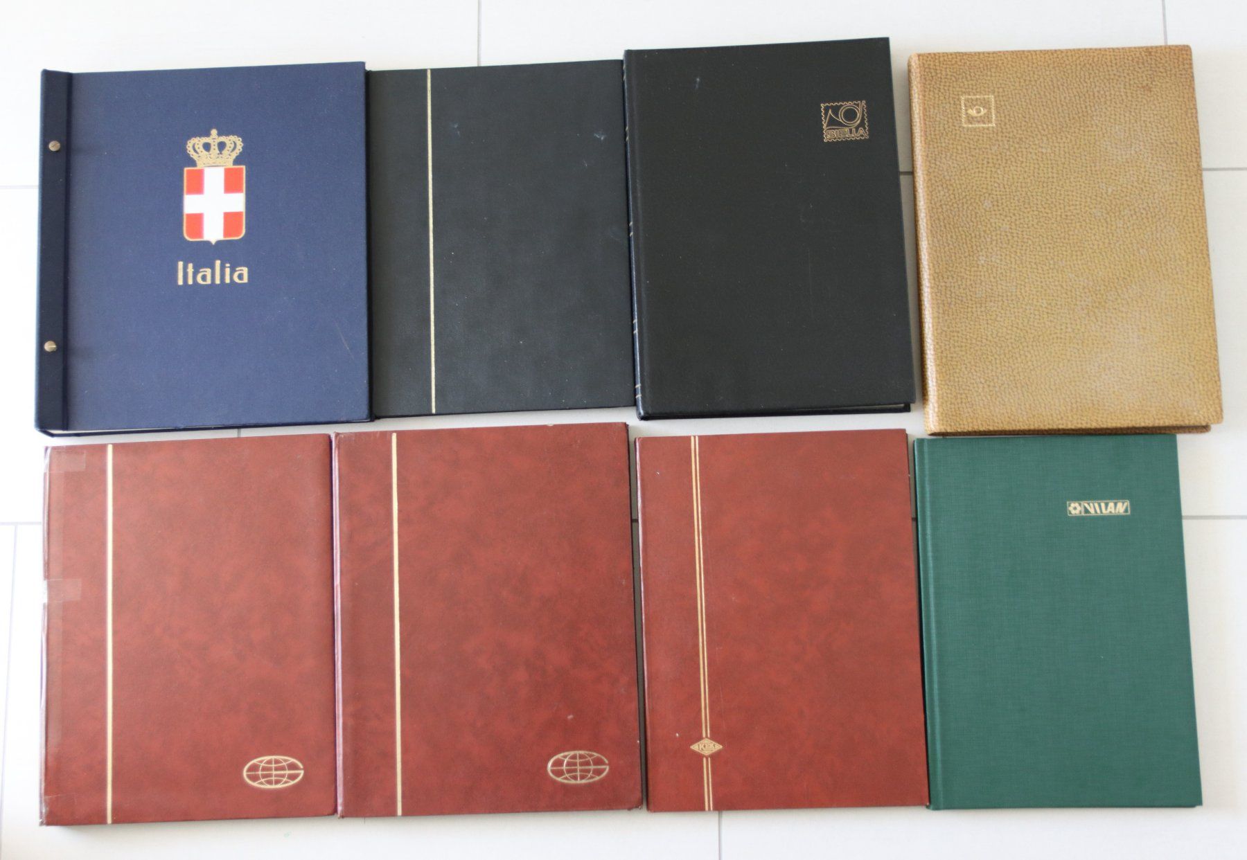 Album: Briefmarken Albums – Usato da Oberentfelden venduto da lakipul