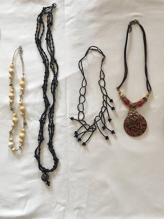 Ketten: Lot de 12 Colliers : travail artisanal, assembés à la main – Gebraucht aus Mézières VD von bra_56nb 2