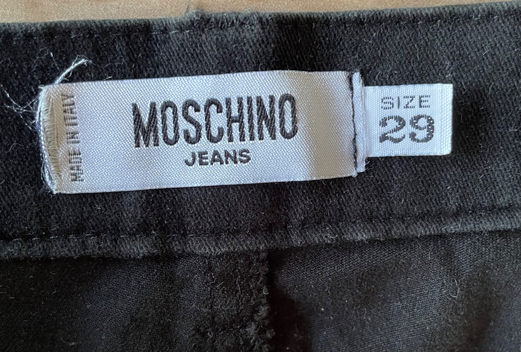 Moschino Jeans: Originelle, elegante Jeans von Moschino – Usato da Rütihof venduto da solombra 7