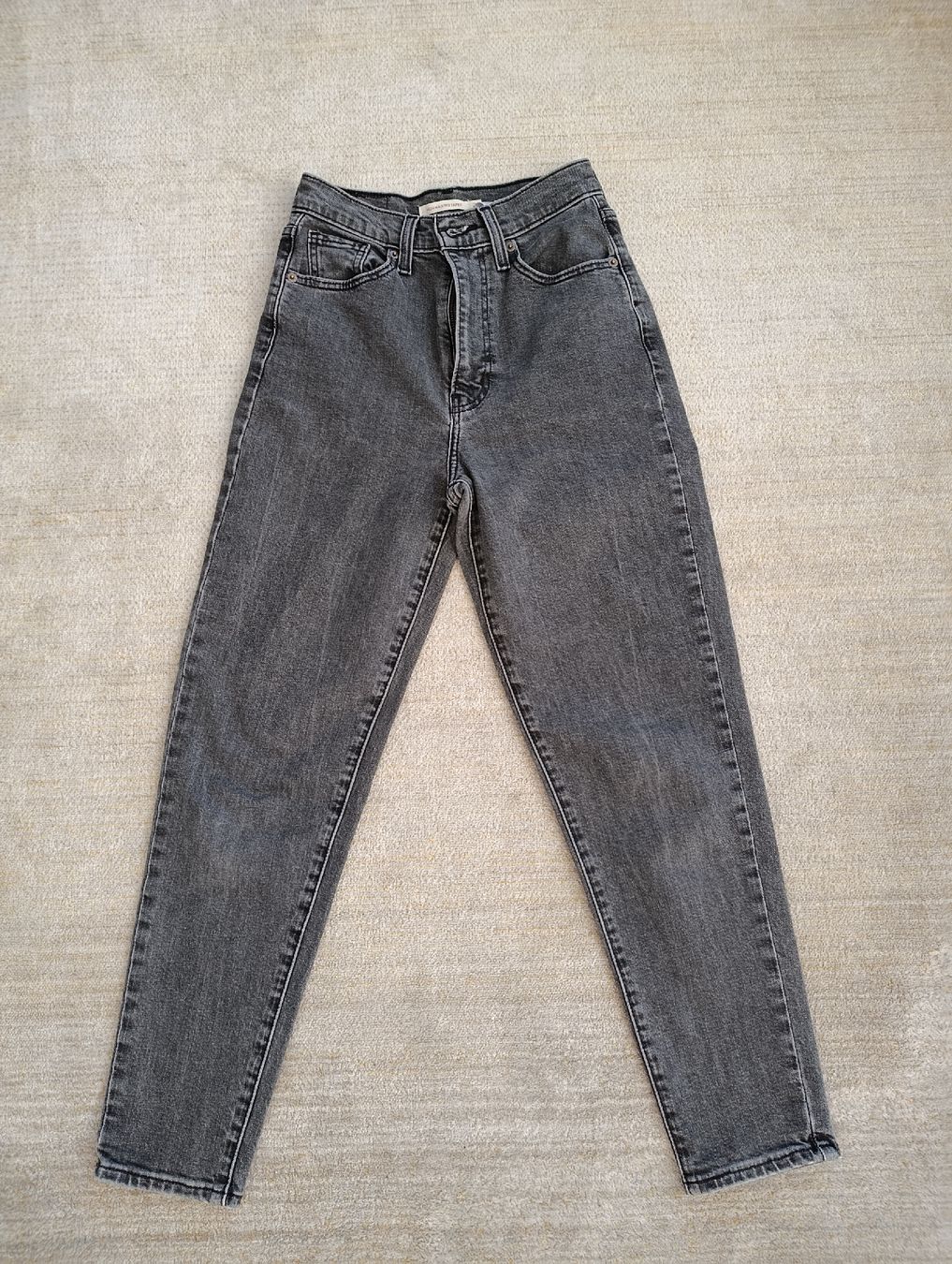 Levi's Jeans: LEVIS HIGH WAISTED TAPER W25 L27 GRIS – Gebraucht aus Sierre von shirley04 2