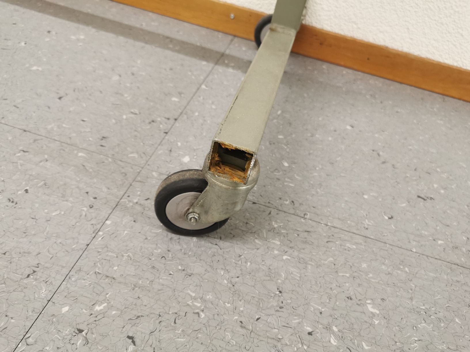Altro in Decorazioni & Accessori: Kleiderständer auf Rollen massiv L:180 cm – Usato da Würenlingen venduto da Dianas_Second_Hand 3