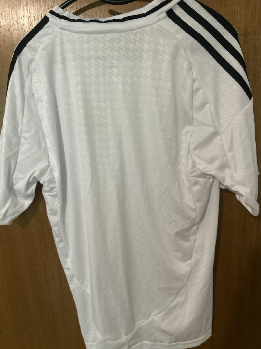 Real Madrid Leibchen & Hosen: Real Madrid Trikot  – Neu (gemäss Beschreibung) aus Ittigen von Jersey-plug 1