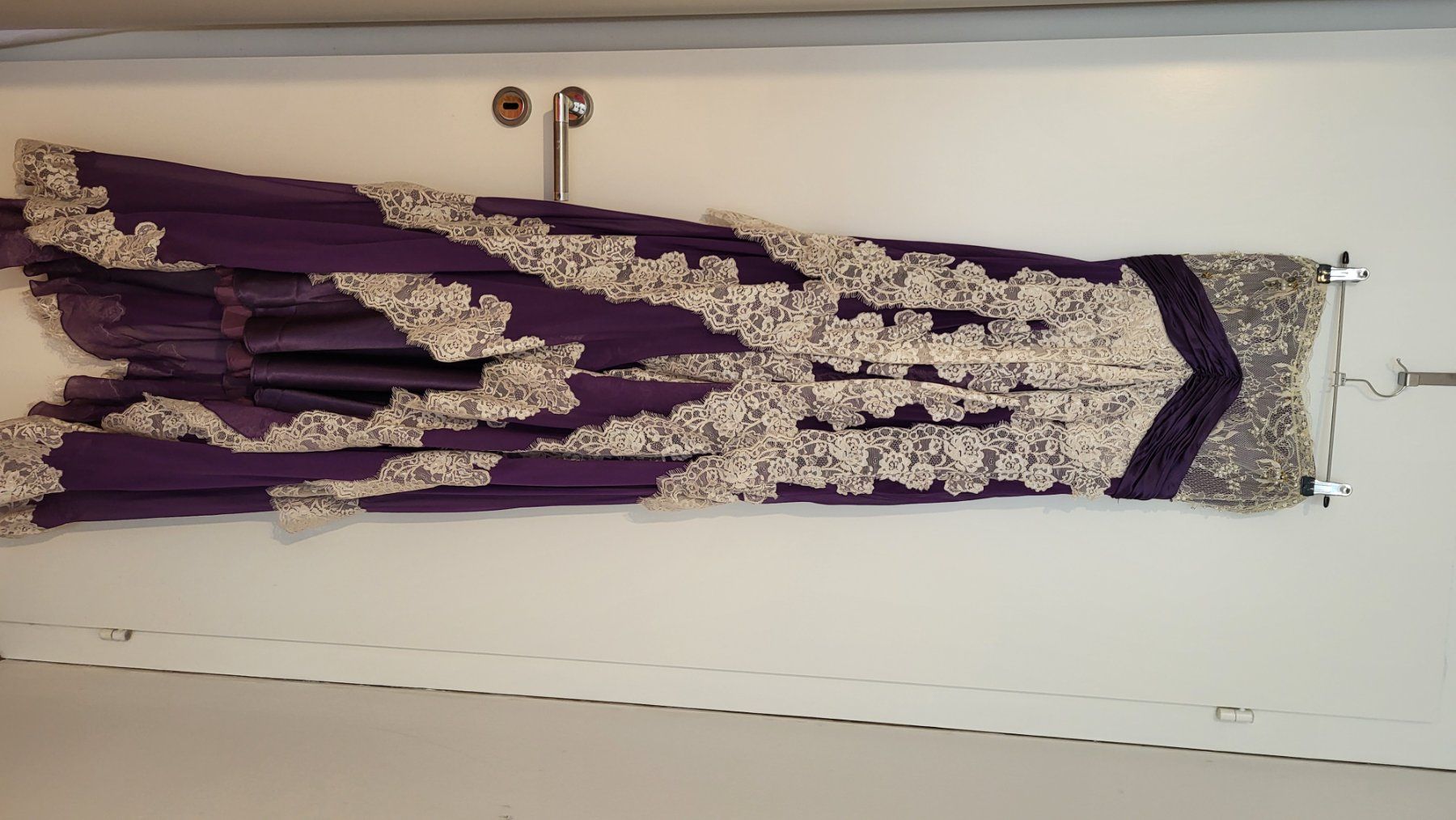 Kleider: evening gown – Gebraucht aus Genève von gkh_yx7b