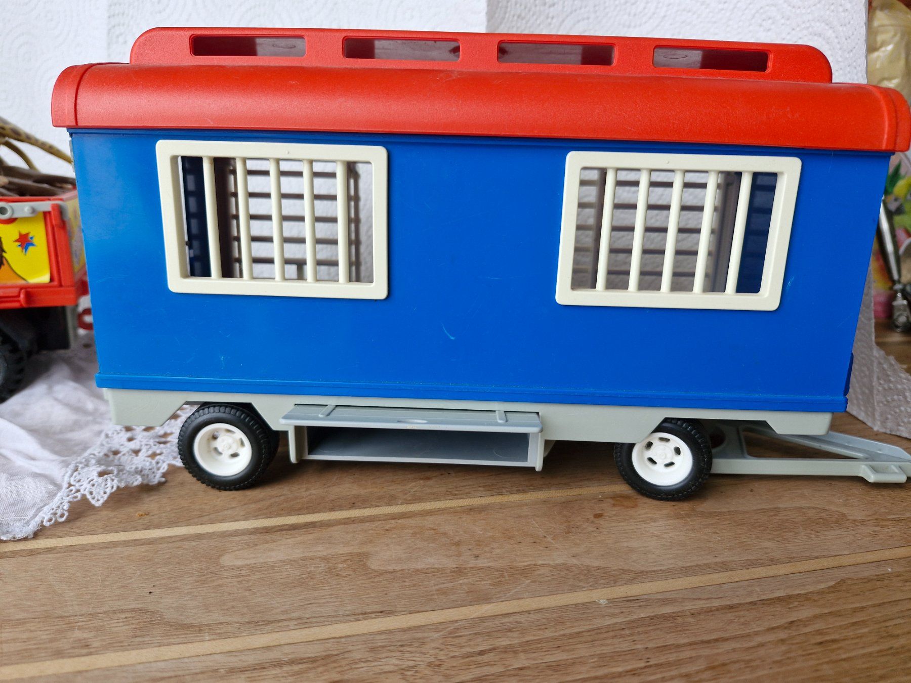 Playmobil Giocattoli: Zirkuswagen mit Jeep – Usato da Guarda venduto da rue_bpd7 2