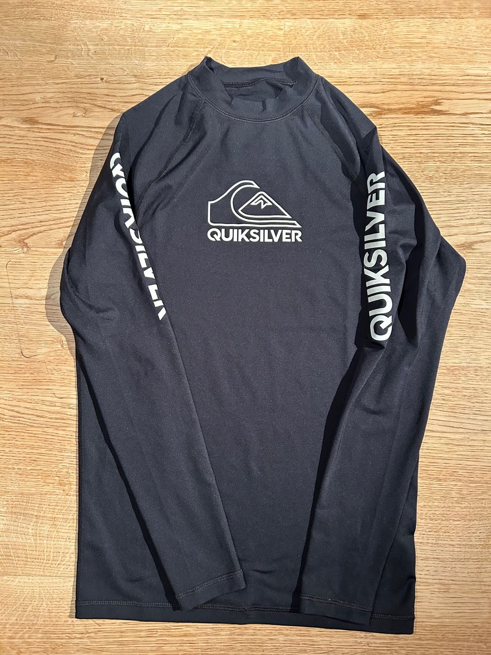 Mute per immersioni: QUICKSILVER SURFER LONGSHIRT - M – Usato da hausen am Albis venduto da TinAndri01