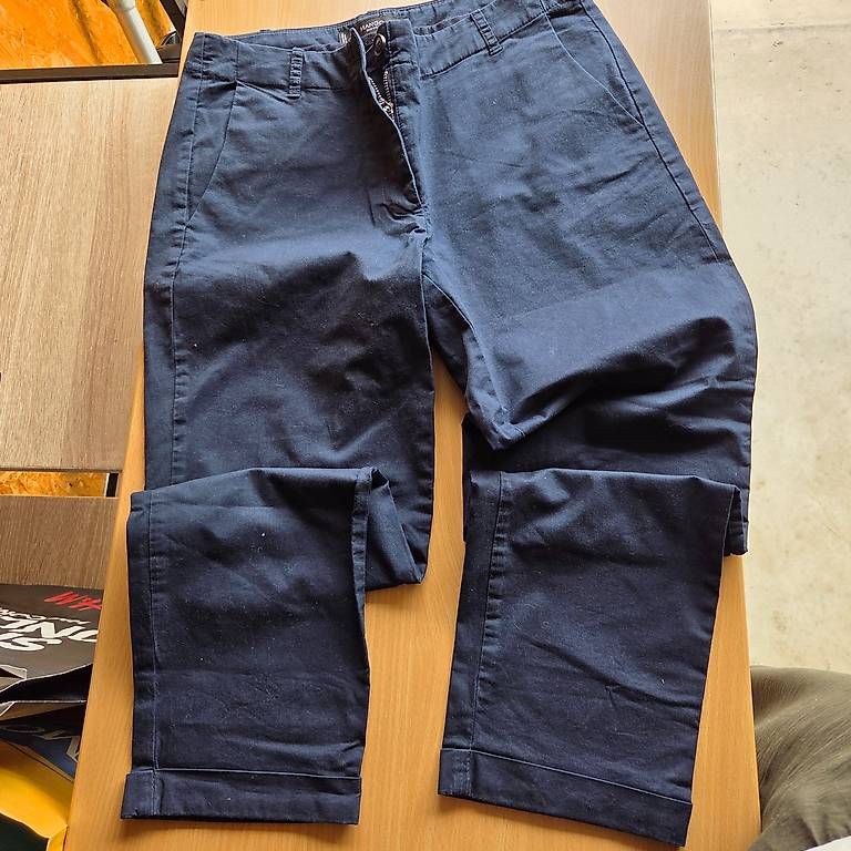 Pantalons: Pantalon bleu 7/8 Mango T.38 – D'occasion à Bassecourt par l.carnal 2