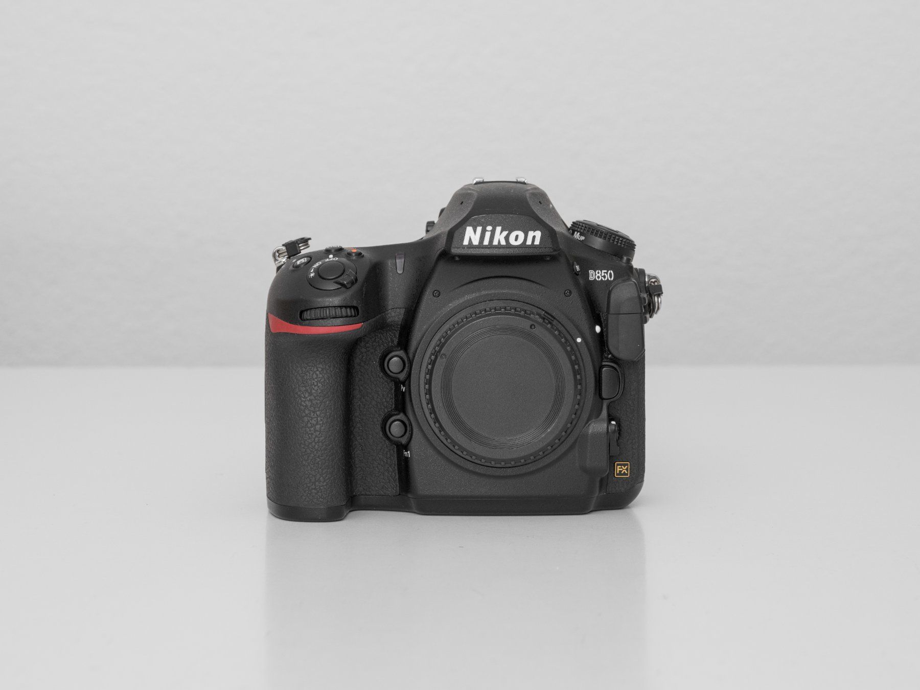 Nikon Fotocamera: Nikon D850 + 4 Akkus + Ladegerät + Godox Trigger – Usato da Luzern venduto da jblum 1