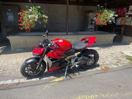 Ducati Streetfighter V2 955