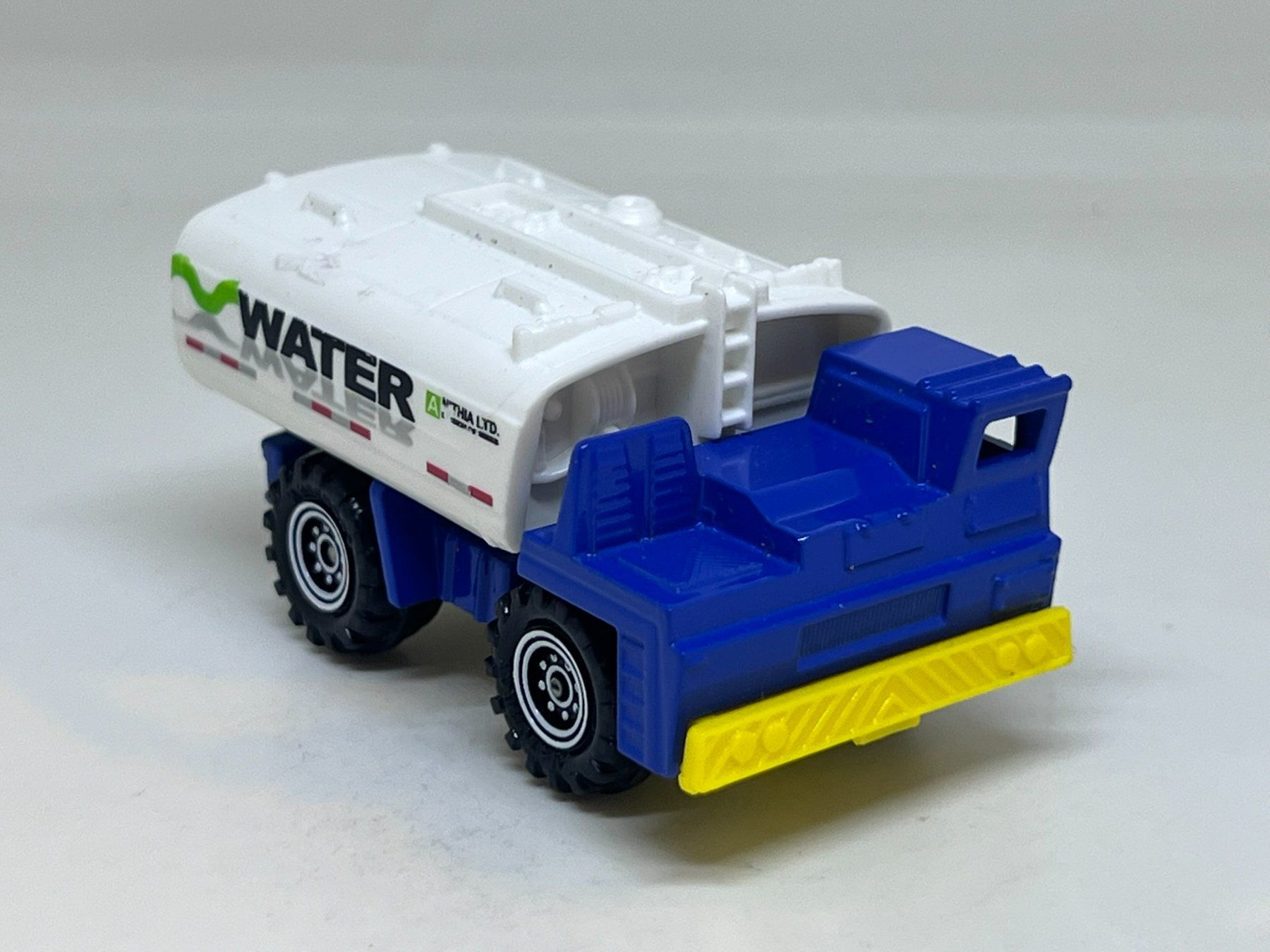 Matchbox Modellini d'auto: Matchbox Water Hauler #20 – Usato da Wildegg venduto da LaaBoutique