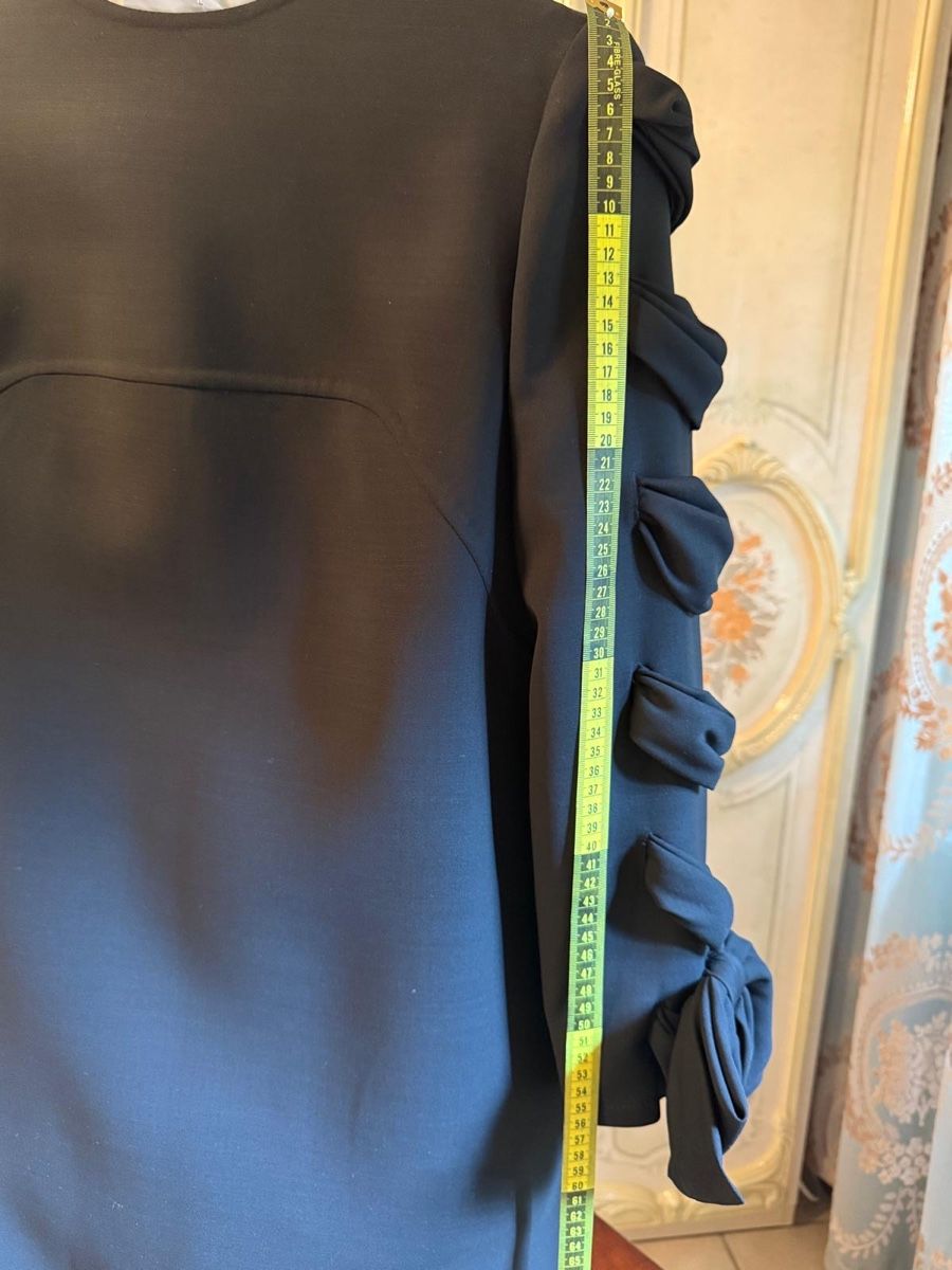 Valentino Vestiti: Valentino Kleid, Schwarz, Gr. 46 – Nuovo (secondo la descrizione) da Wangen ZH venduto da tel_gxb5 5