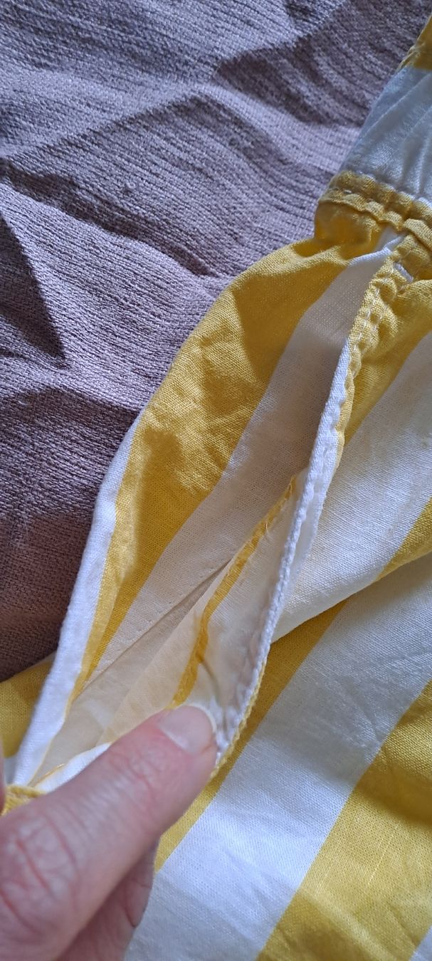 Pantaloni: Leinen-Shorts gelb-weiss gestreift – Usato da Düdingen venduto da Anthelia 3