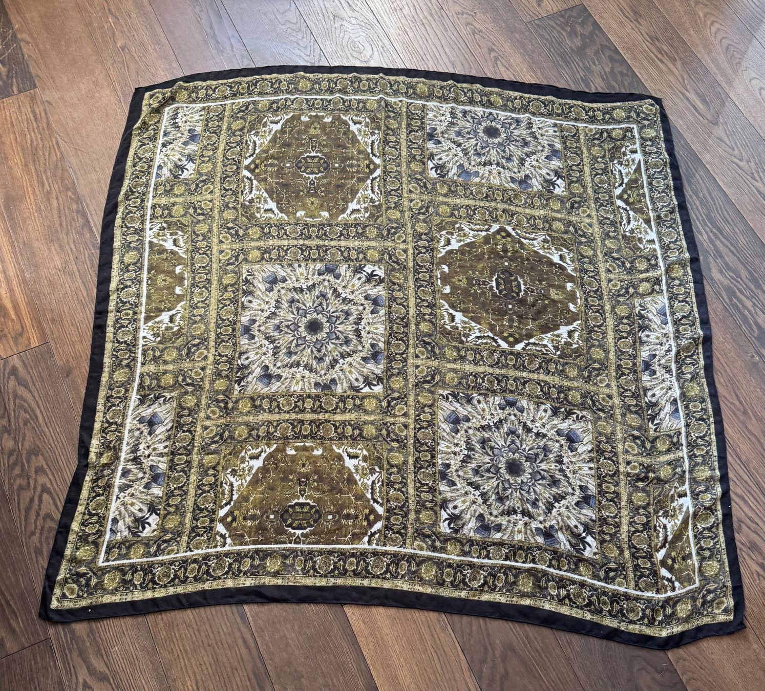Foulard & Sciarpe: Foulard – Usato da Zollikon venduto da rundbsurf