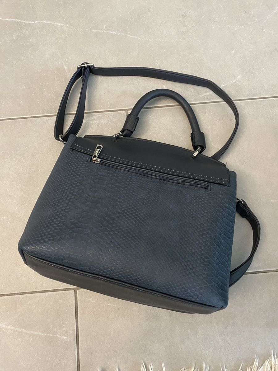 Taschen für Damen: Dunkelblaue Handtasche mit mattem Schlangenmuster Kunstleder – Neu (gemäss Beschreibung) aus Hünenberg See von lar_9zjk 4