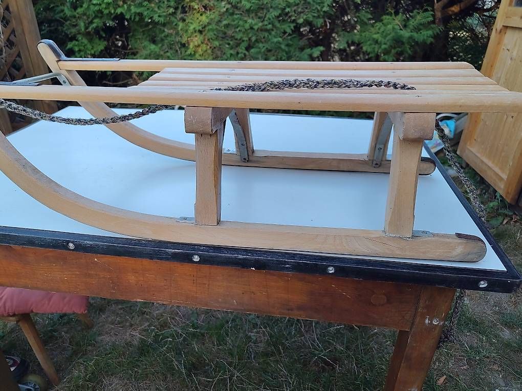 Luge: Schlitten Holzschlitten – D'occasion à Biel/Bienne par leg_2mby