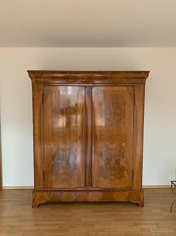 Armadi: Antiker Biedermeier-Schrank – Usato da Zürich venduto da dvega
