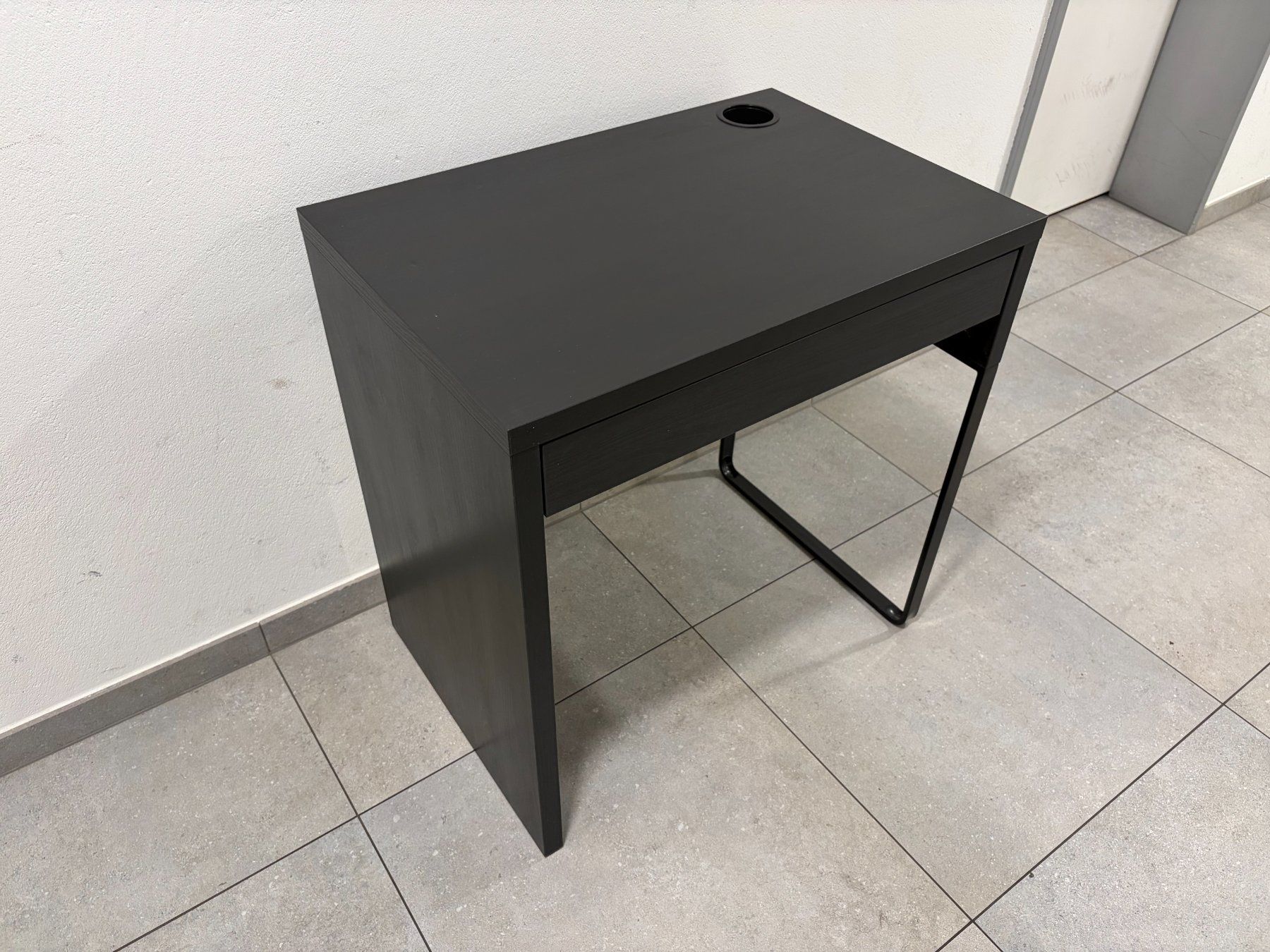 Ikea Scrivanie: Schreibtisch Micke – Usato da Altwis venduto da har_2pny 2