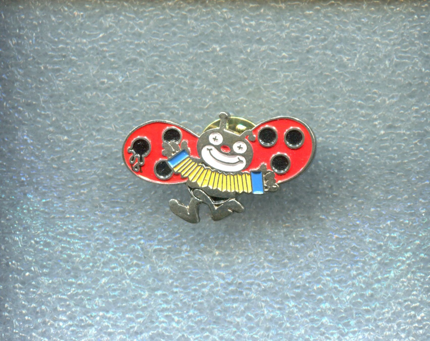 Plaketten & Abzeichen: BLICK Käfer  CLOWN – Gebraucht aus Winterthur von Sammleroase