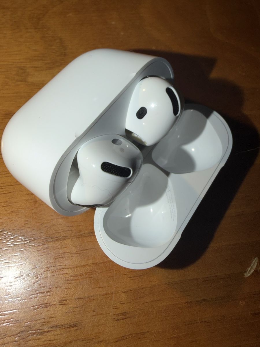 Apple Cuffie: Airpods Gen. 4 Ohne ANC – Nuovo (secondo la descrizione) da Winterthur venduto da Larry2399 1