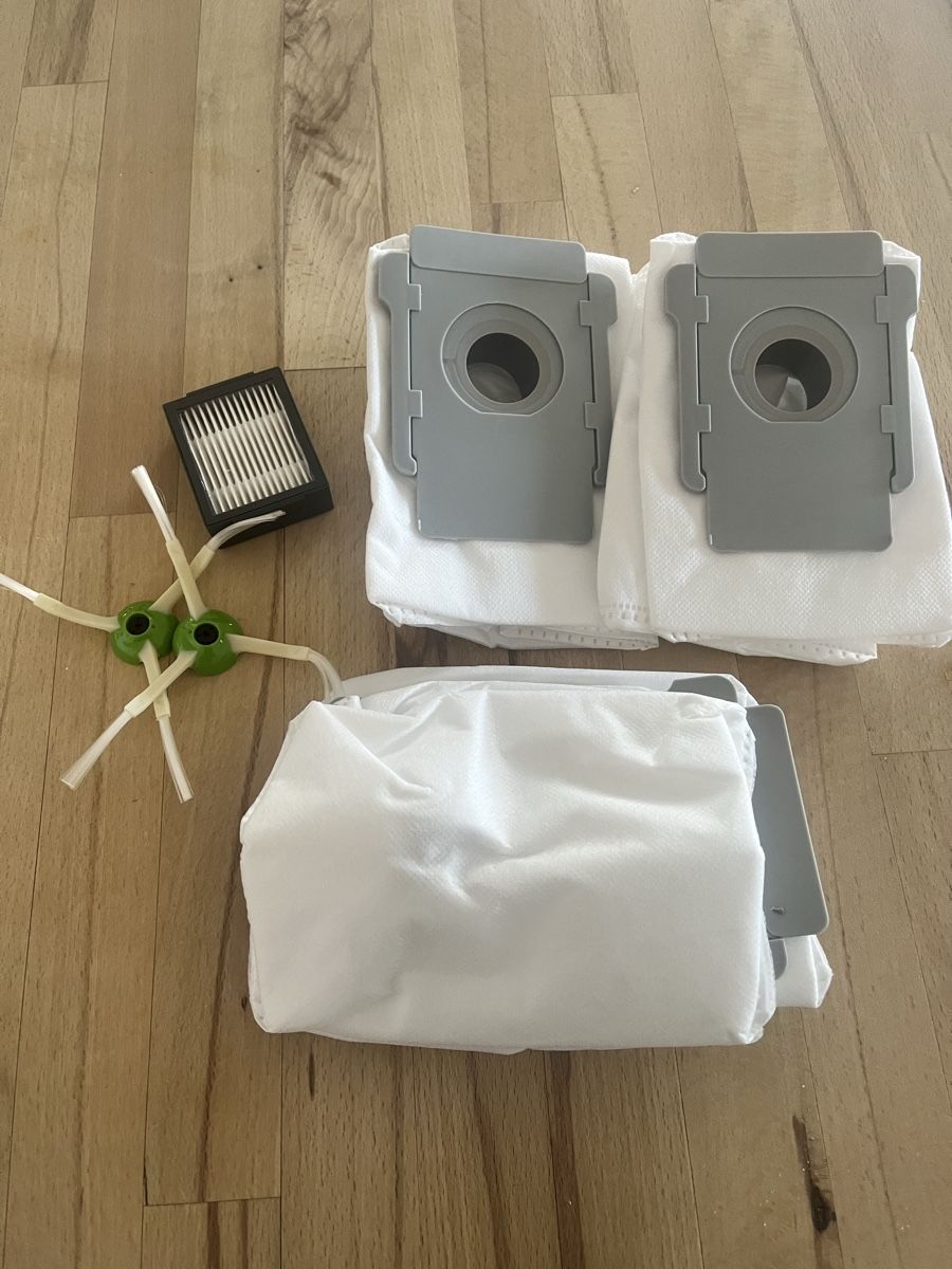 Irobot Staubsauger & Zubehör: Romba J7+ inkl. Absaugstation – Gebraucht aus Honau von ali_2djd 1