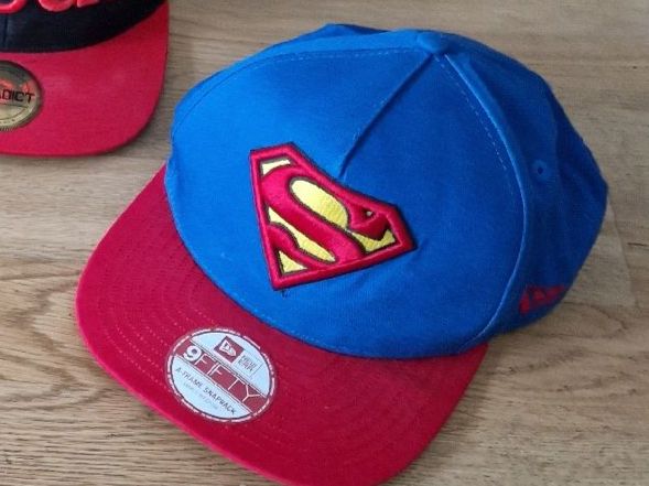New Era Copricapi, berretti & cappellini: BaseCap's Snapback New Era Headict Superman – Usato da Nendeln venduto da allerliabschteszuegs