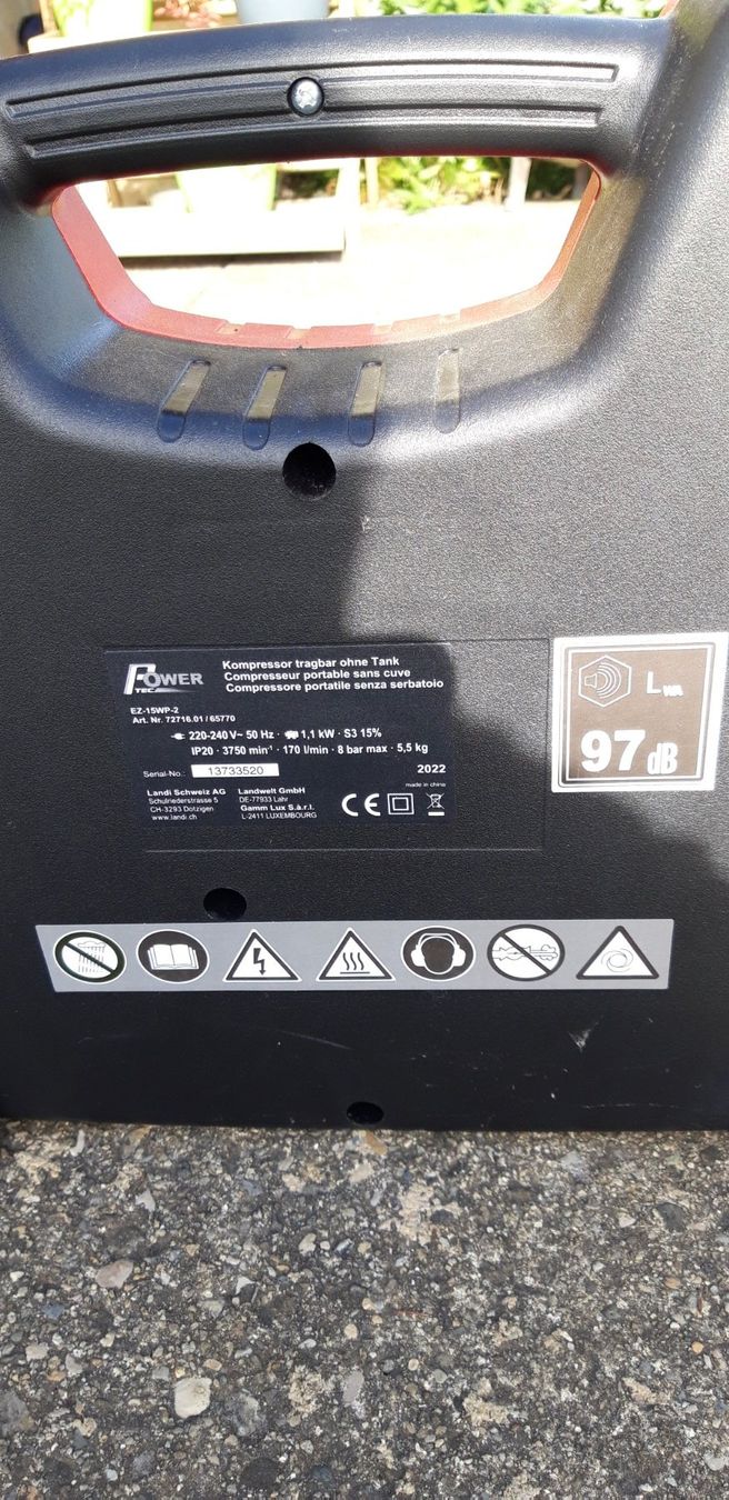 Compressori: Compresseur portable avec accessoires – Usato da Le Cerneux-Veusil venduto da Ruthm 1