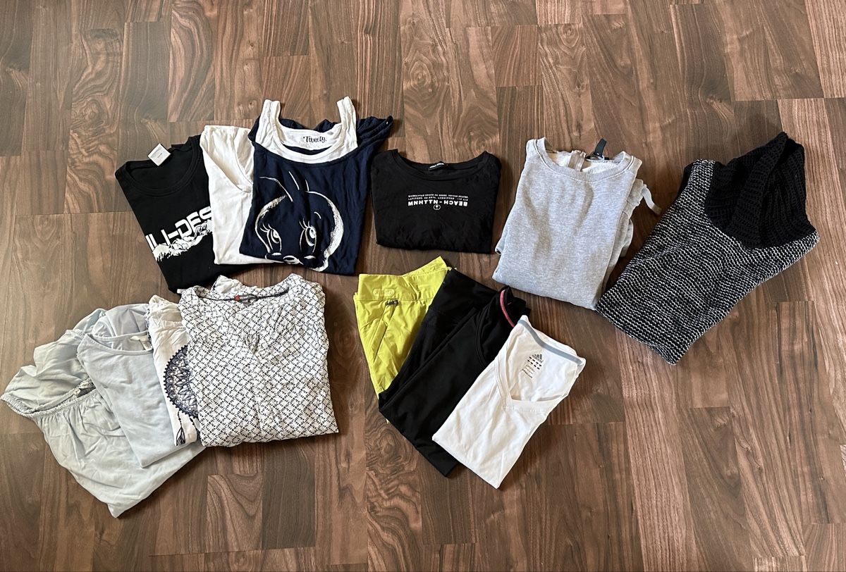 Lotti di vestiti: Kleiderpaket Gr. M  – Usato da Müstair venduto da V.Sara