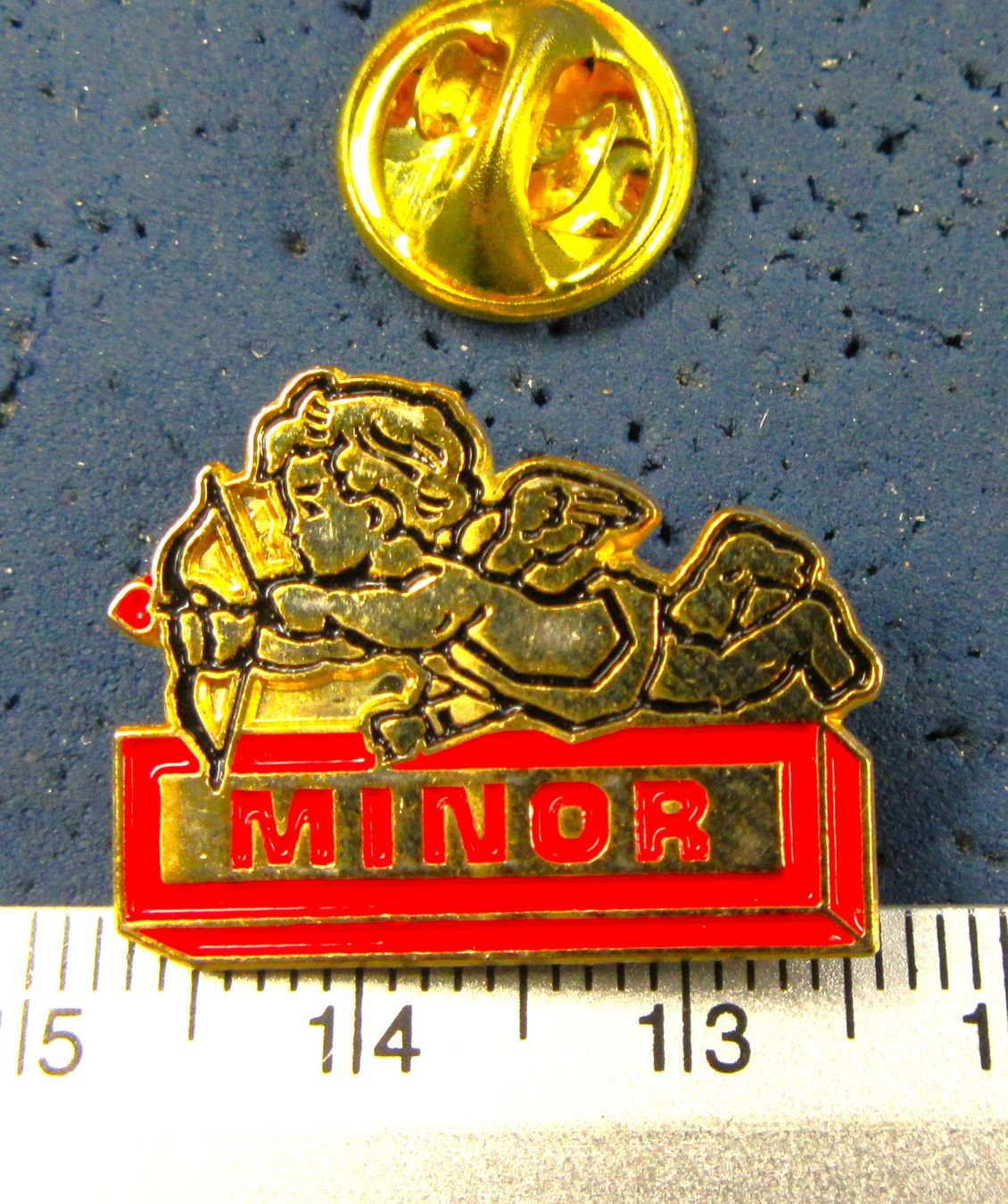 Swiss Placchette & Badge: MIOR ENGEL MIT PFEILBOGEN PIN GOLDIG – Usato da Ettingen venduto da Hausi4711