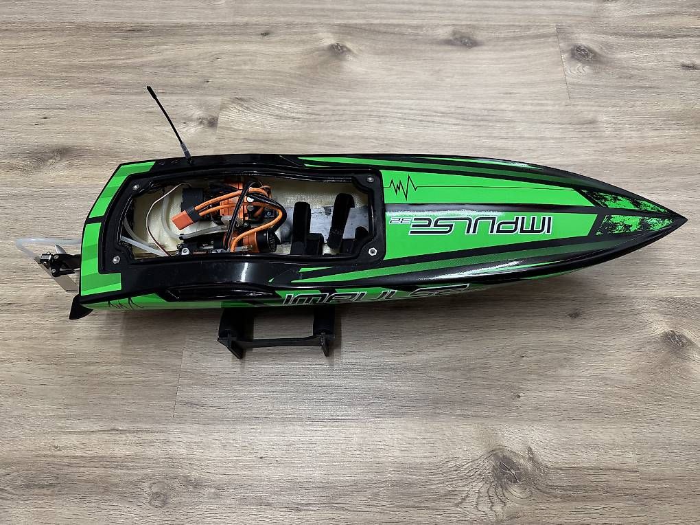 Modellismo RC: ProBoat Impulse 32" Brushless Deep-V ARTR Modell Rennboot – Usato da Biberstein venduto da Michael_1982 2