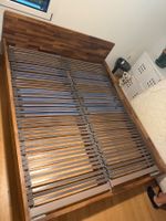 Massivholz-Doppelbett + 2 Lattenroste Interio, verstellbar