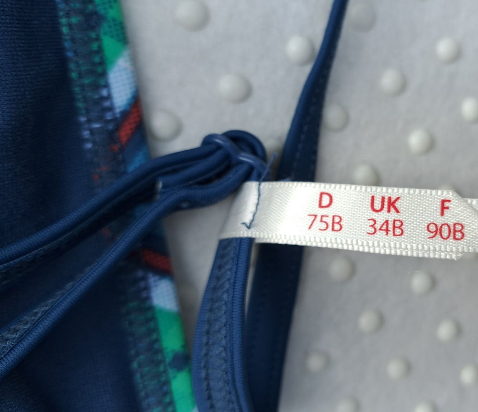 Costumi da bagno & Bikini: NEU! Buntes Esprit Bikinioberteil Gr. 75B – Nuovo (secondo la descrizione) da Gysenstein venduto da joshuas81 3