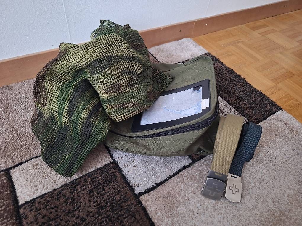 Uniformi: Matériel militaire – Usato da Genève venduto da bot_7sqv 2